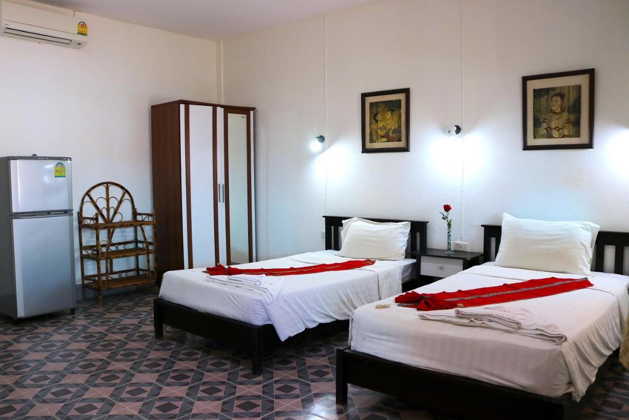 Deng'S Kamala Beach Guesthouse Extérieur photo