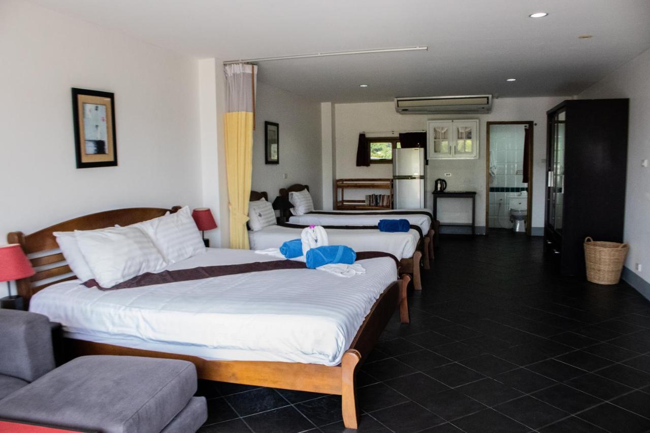 Deng'S Kamala Beach Guesthouse Extérieur photo