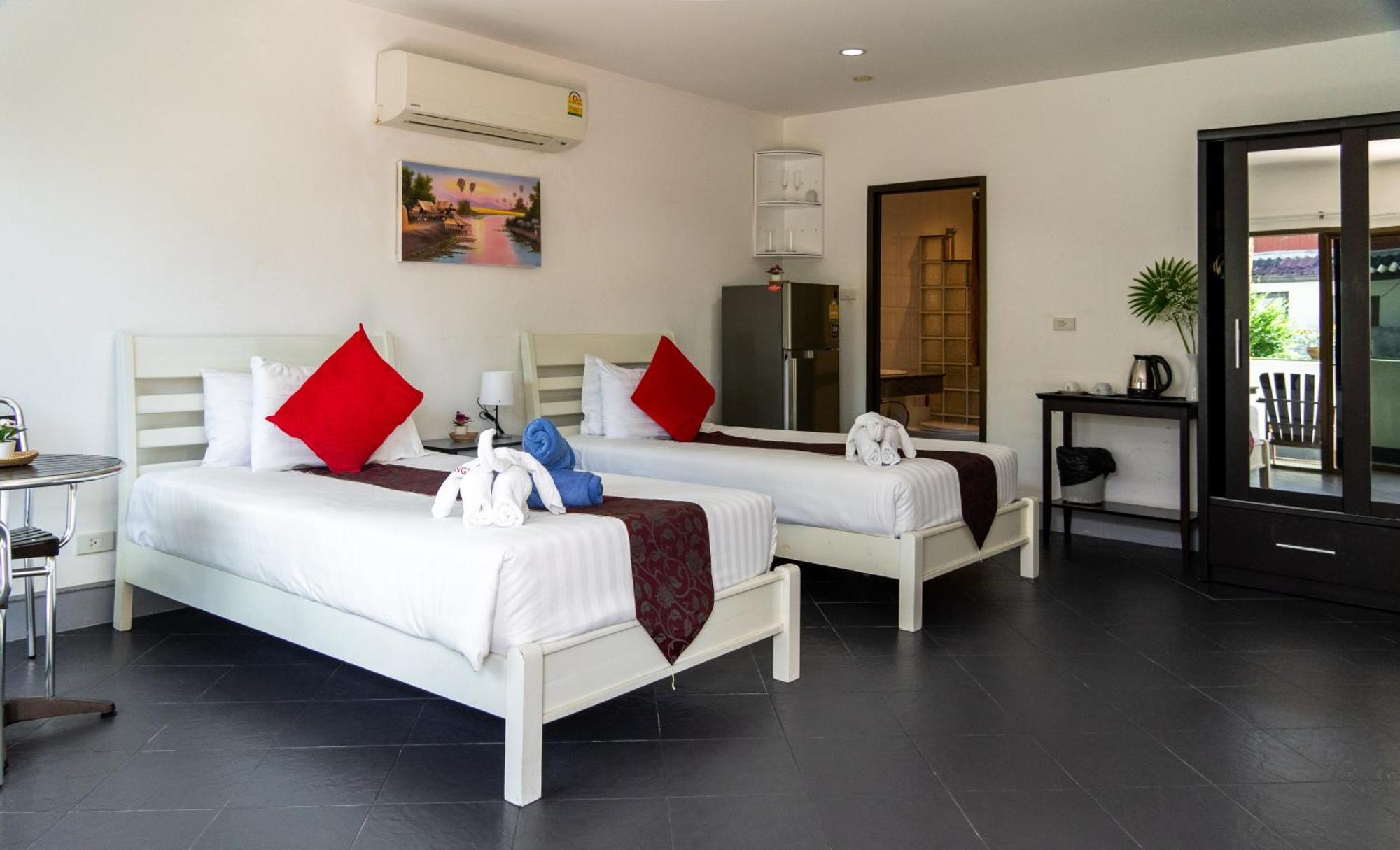 Deng'S Kamala Beach Guesthouse Extérieur photo