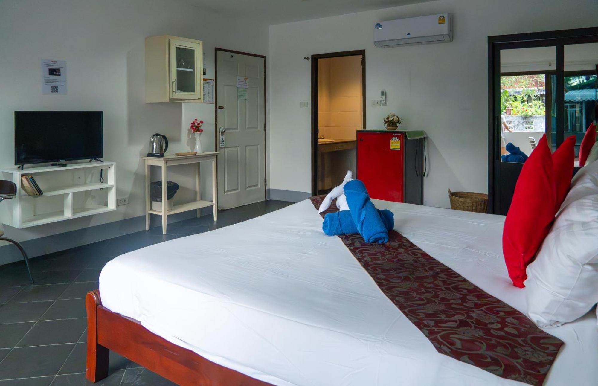 Deng'S Kamala Beach Guesthouse Extérieur photo