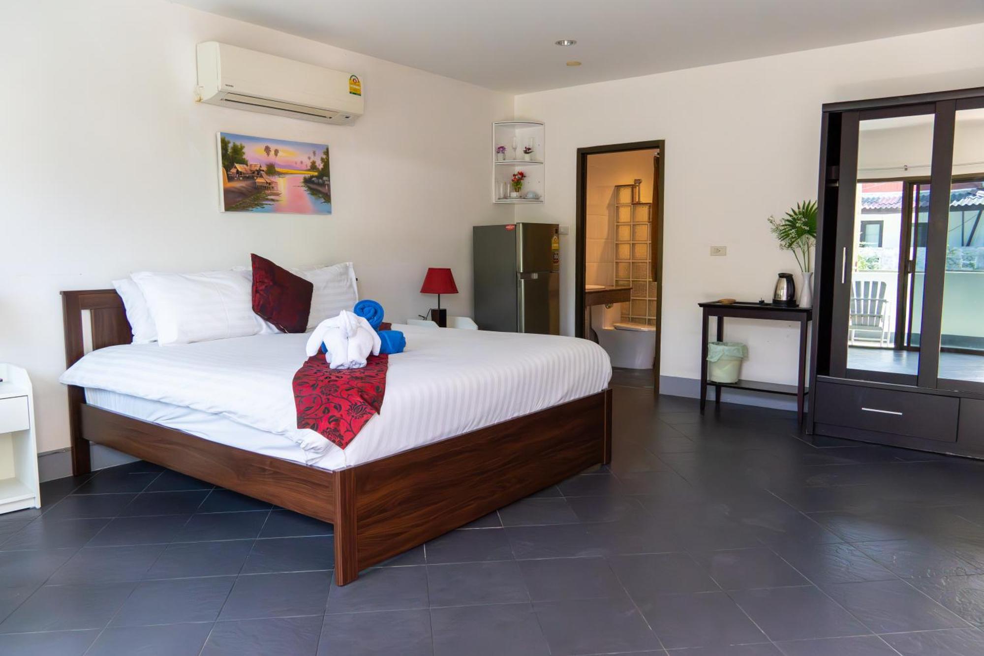 Deng'S Kamala Beach Guesthouse Extérieur photo