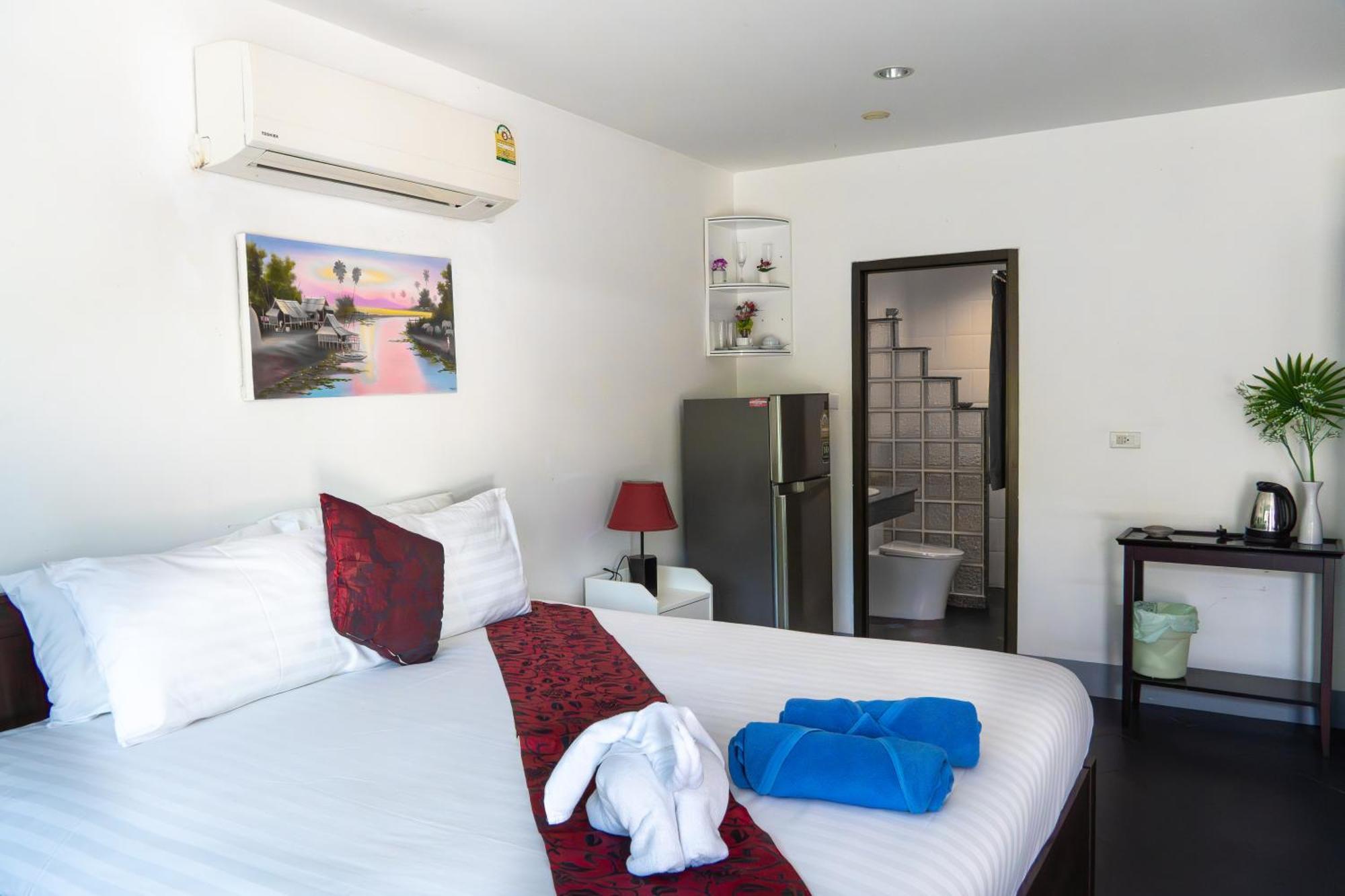 Deng'S Kamala Beach Guesthouse Extérieur photo